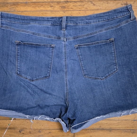 Sonoma Women's Blue Distressed Denim Shorts 22W - Picture 2 of 5